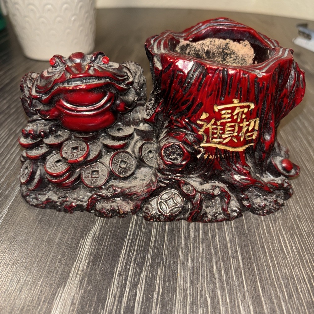 Chinese Resin Frog Pen Holder Candle Holder Dark Burgundy 7x4x 4